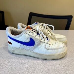WOMEN’S NIKE AIR FORCE 1 07 "SHERPA FLEECE" SAIL-RACER BLUE SZ 8.5 DO6680-100